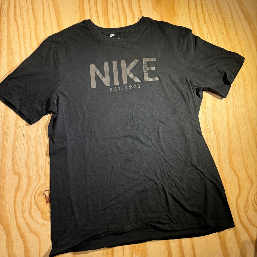 Nike Men's Est. Block Graphic Athletic Cut T-Shirt Black Casual Size L
